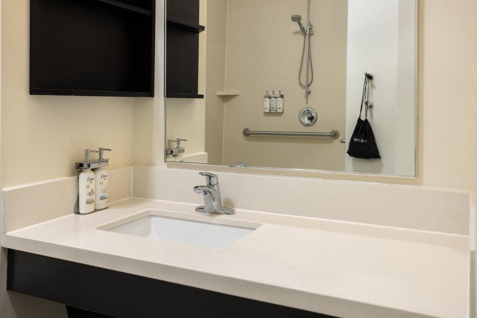 Candlewood Suites Philadelphia - Airport Area By Ihg Chester Exterior foto