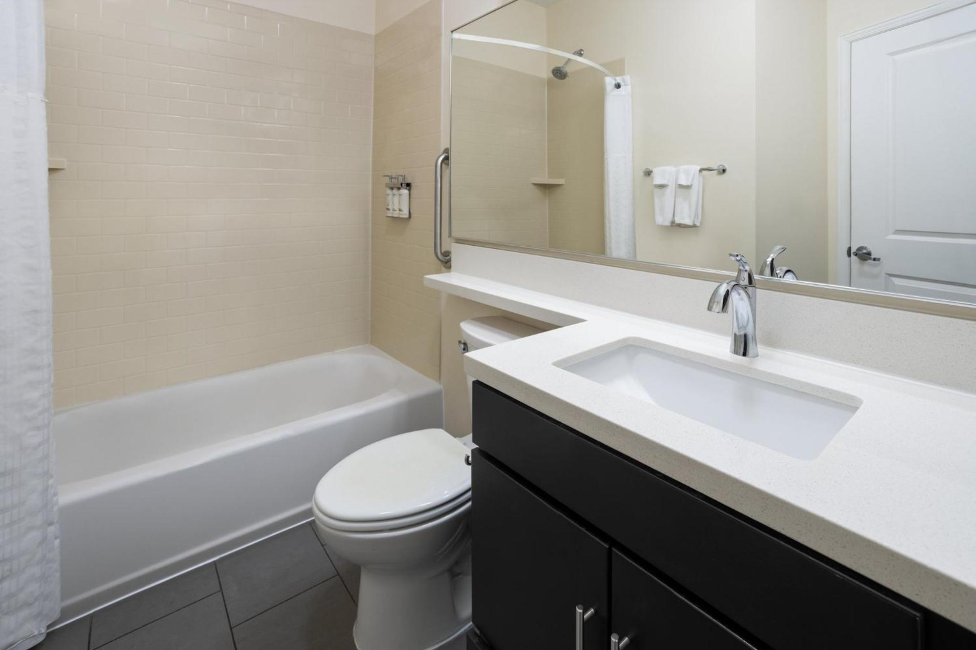 Candlewood Suites Philadelphia - Airport Area By Ihg Chester Exterior foto